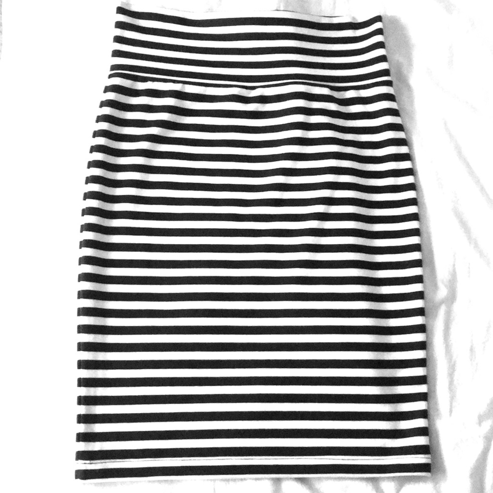 Forever 21 black&white striped bodycon midi skirt